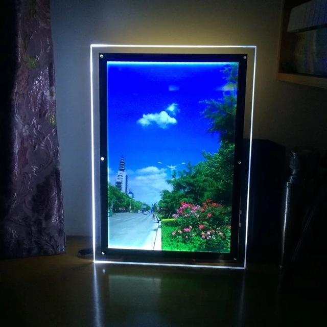 L'intense luminosité a mené le caisson lumineux rétro-éclairé de photo, panneau léger mené acrylique avec le matériel en cristal